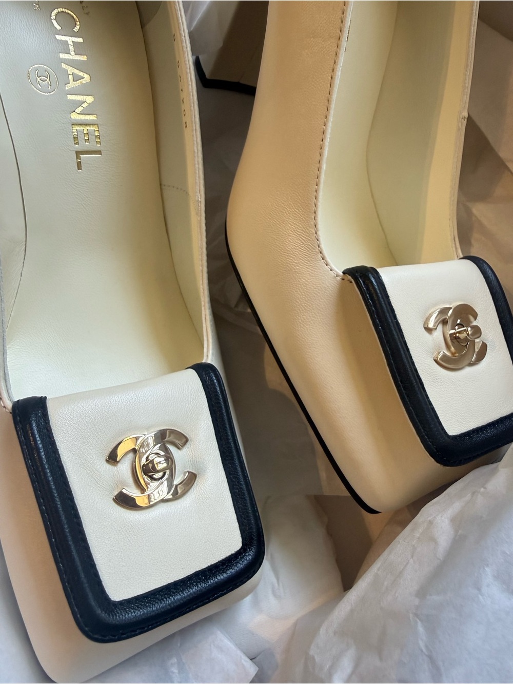 CHANEL PUMP TURNLOCK MATHIEU BLAZY Black & White Block Heel Pumps - Picture 5 of 5